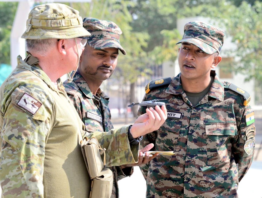 SWComd_IA's tweet photo. Exercise #AustraHind 2022

Troops of #IndianArmy and #AustralianArmy familiarising with each other’s weapon systems and equipment during the ongoing #JointExercise #AustraHind 2022 at Mahajan Field Firing Ranges.

#IndiaAustraliaFriendship

@AustralianArmy
@adgpi https://t.co/y4cgHU4Iwu