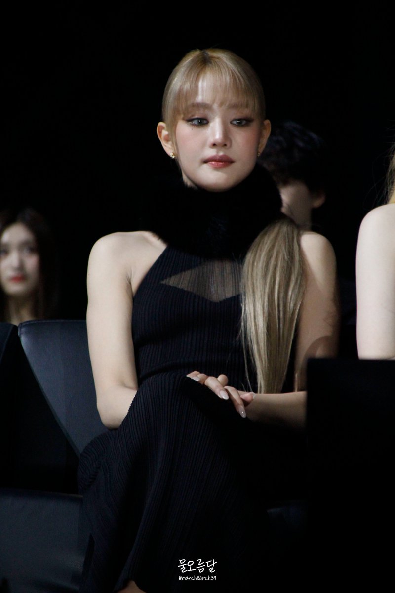 marchlarch39's tweet photo. 221126 MMA 가수대기석 (여자)아이들
#MMA #MMA2022 #GIDLE #여자아이들 #GIDLEatMMA2022 #MINNIE #민니 https://t.co/kOq0GXfoEI