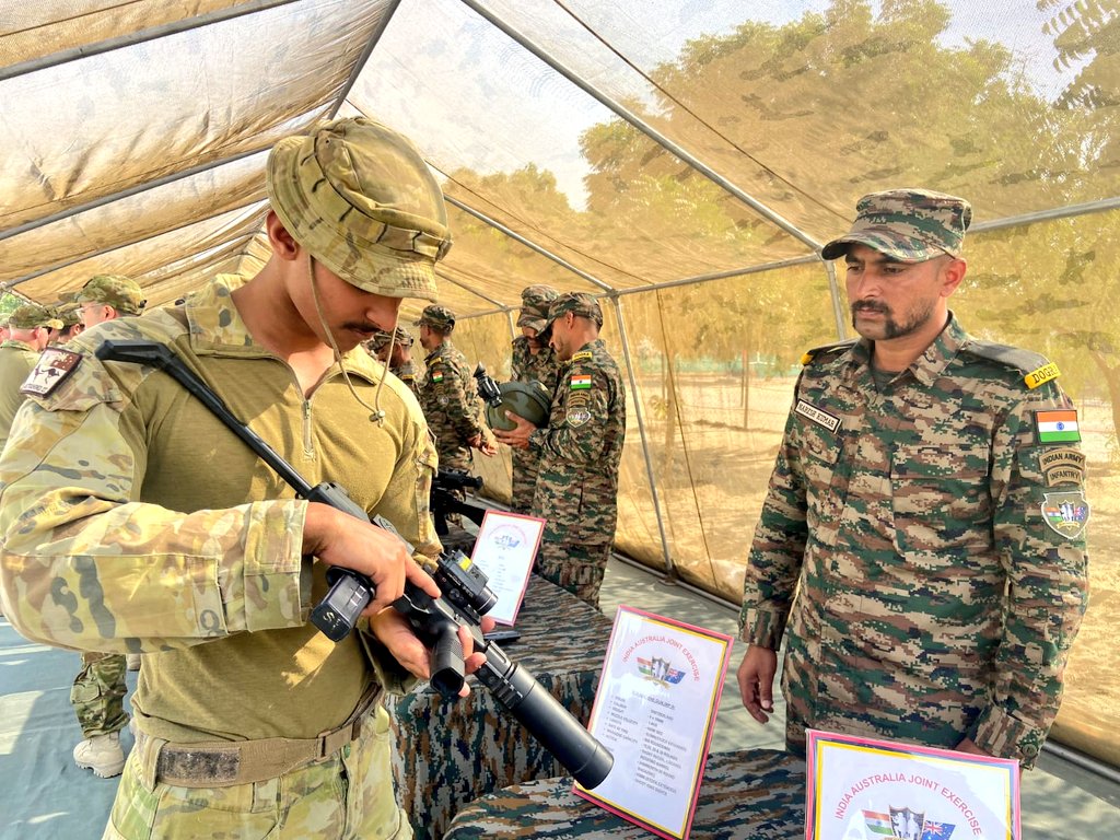 SWComd_IA's tweet photo. Exercise #AustraHind 2022

Troops of #IndianArmy and #AustralianArmy familiarising with each other’s weapon systems and equipment during the ongoing #JointExercise #AustraHind 2022 at Mahajan Field Firing Ranges.

#IndiaAustraliaFriendship

@AustralianArmy
@adgpi https://t.co/y4cgHU4Iwu