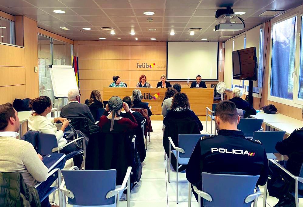 imasmallorca's tweet photo. 👥 Convocam una nova sessió de la Comissió Insular d’Explotació Sexual Comercial Infantil i Adolescent #ESCIA
⛔️ Tots els ens implicats en l’atenció a infants i joves de #Mallorca ens coordinam per protegir-los i treballam en la prevenció i persecució d'aquests tipus de delictes https://t.co/XdzlXSSiwq