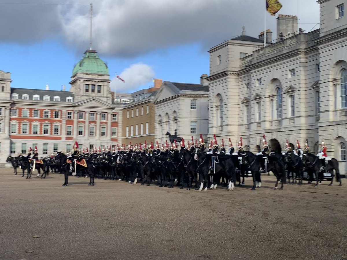 All State Visits start with a Ceremonial Arrival, this time on Horse Guards Parade, where HM The King and senior members of the Government formally welcomed President <a href="/CyrilRamaphosa/">Cyril Ramaphosa 🇿🇦</a>. HM The King and the President inspected a Guard of Honour…(2/9)