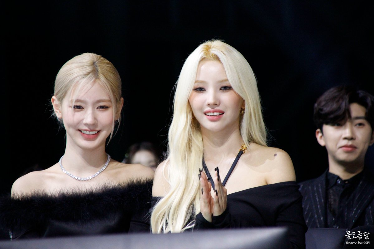 marchlarch39's tweet photo. 221126 MMA 가수대기석 (여자)아이들
#MMA #MMA2022 #GIDLE #여자아이들 #GIDLEatMMA2022 #MIYEON #미연 #SOYEON #소연 https://t.co/BQot8jgfP0