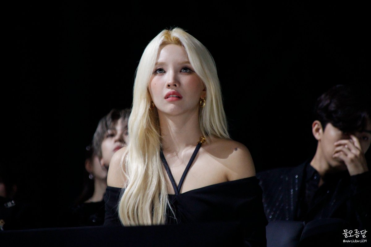 marchlarch39's tweet photo. 221126 MMA 가수대기석 (여자)아이들
#MMA #MMA2022 #GIDLE #여자아이들 #GIDLEatMMA2022 #SOYEON #소연 https://t.co/GtshkgGUtU