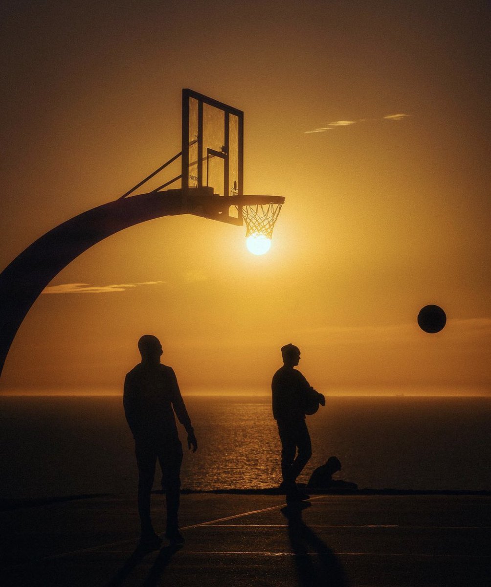 luke_jclark's tweet photo. Currently in LA working on a project, so I thought I'd post a sunset pic from the last time I was here☀️🌤 https://t.co/LslmUUCLHF