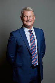 sandropacheco71's tweet photo. #Britain's🇬🇧sports minister #StuartAndrew will wear the rainbow-coloured #Armband that #FIFA prohibited players from using at the 2022 #WorldCup when he attends #England's🏴clash with #Wales🏴 in #Qatar🇶🇦on Tuesday November 29, 2022. #FIFAWorldCup #Qatar2022 #ENG #WAL #QAT https://t.co/djT03PjR5R