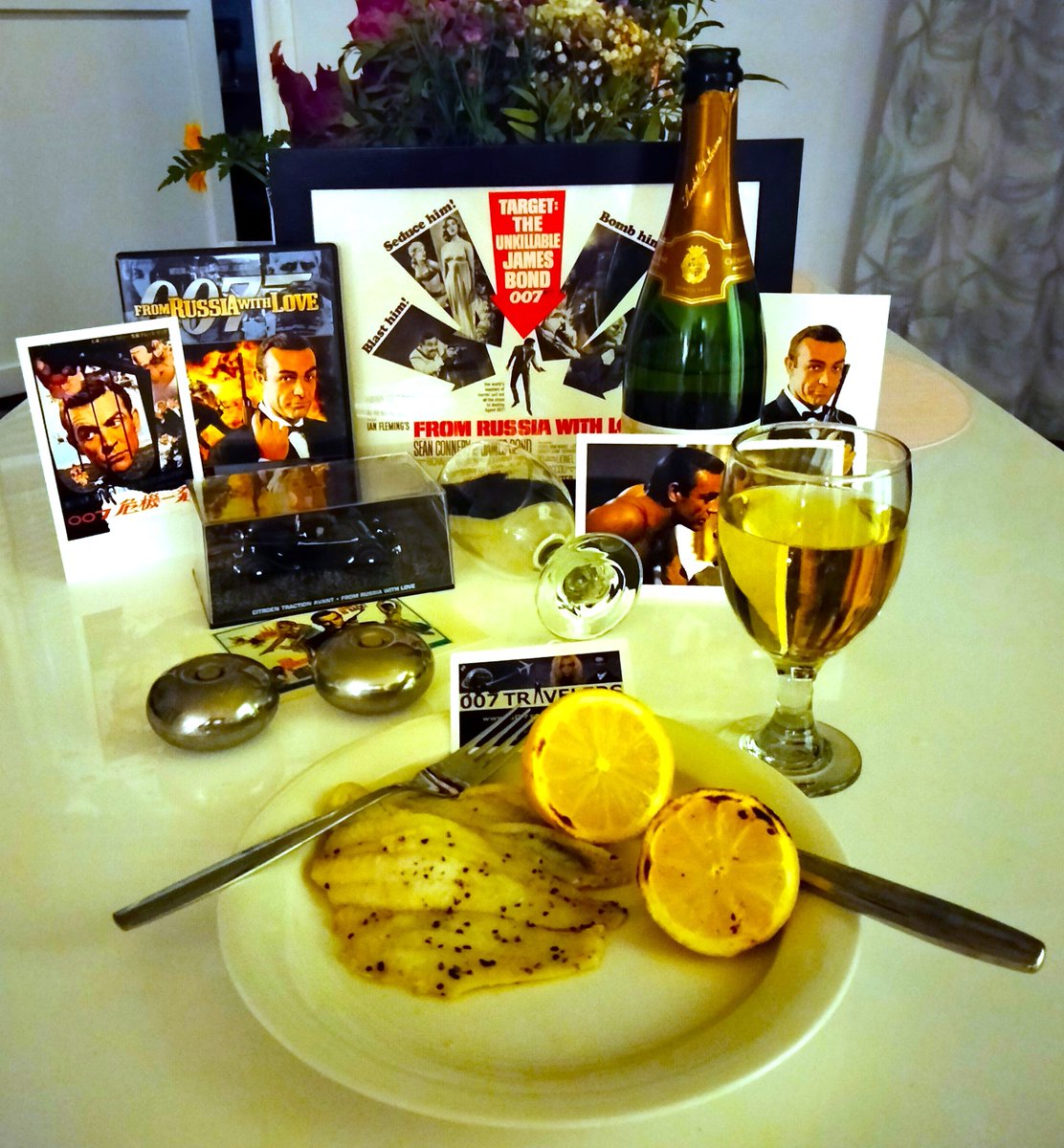 007Travelers's tweet photo. Self-made 007 #Food: The grilled sole and a bottle of the Blanc du Blanc.
#JamesBond (#SeanConnery) eats this kind of dinner with #TatianaRomanova (#DanielaBianchi) and villain #RedGrant (#RobertShaw) in the Orient Express train in #FromRussiaWithLove

https://t.co/VNg5QUuVhe https://t.co/aY1CcsvXlq