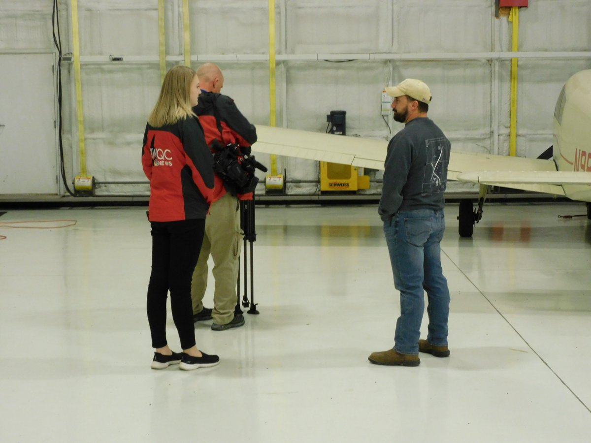 ChooseClintonIA's tweet photo. Watch tonight at 6pm @kwqcnews Clinton, Iowa's Municipal Airport.  As they take flight on the "Aerial Light Tour."

#lighttour #clintoniowa #holidaygiftguide https://t.co/j0d3PaAWNl