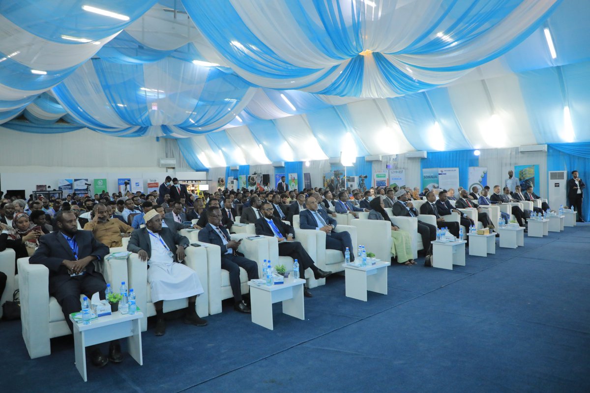 SYISummit's tweet photo. H.E. @HamzaAbdiBarre the @SomaliPM FGS🇸🇴, officially closing the two days event of the Somalia International Investment Conference held here in Mogadishu organized by @Invest_Somalia at @MoPIED_Somalia.
We're thrillent to be there for that days on #SIICO2022 #InvestSomalia https://t.co/xhHikZR0eP