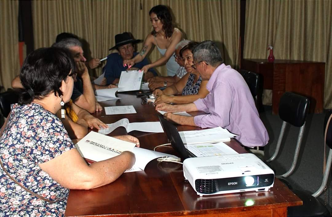 cce_moronastgo's tweet photo. ☝️📃 FESTIVAL LITERARIO ESTUDIANTIL || Los Miembros del Jurado Calificador cantonal definieron la dinámica del proceso de calificación para la selección de estudiante, en una sesión con los organizadores. https://t.co/CT4QaRYj2r