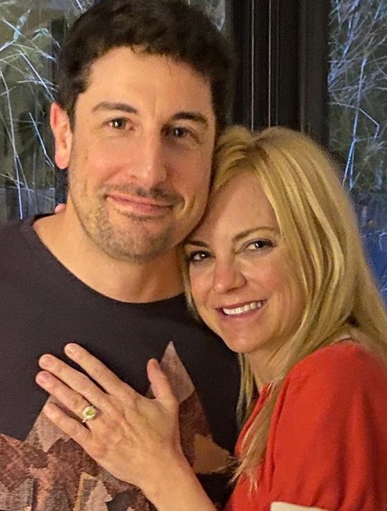 Happy Birthday to Anna Faris . 