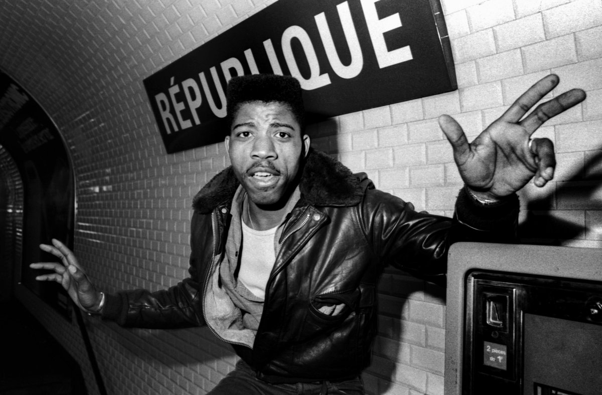 polkamagazine's tweet photo. [Livres] “Rebels” de #PhilippeChancel
Début des années 1980. Les bandes #BlackPanthers et Del Vickings foulent le bitume parisien. Pendant six mois, Philippe Chancel va “rider” à leur côté, documentant les pérégrinations de cette jeunesse. 

https://t.co/IruN1kHloO https://t.co/wqi4Ree8hS