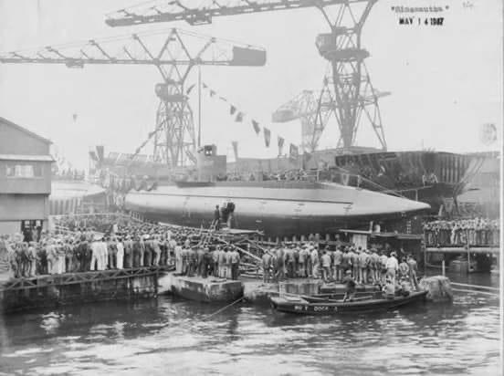 huang_huixian's tweet image. 30 พฤศจิกายน พ.ศ.2494 
ปลดประจำการ เรือดำน้ำทั้ง 4 ลำ
ประจำการอยู่ 12 ปี

เพราะขาดแคลนชิ้นส่วนอะไหล่ หลังจากญี่ปุ่นพ่ายแพ้สงครามโลก และไม่ได้รับอนุญาตให้ผลิตอาวุธยุทโธปกรณ์ ขณะที่โรงงานแบตเตอรีของไทยที่ตั้งขึ้นก็ไม่สามารถผลิตแบตเตอรีสำหรับใช้ประจำเรือได้