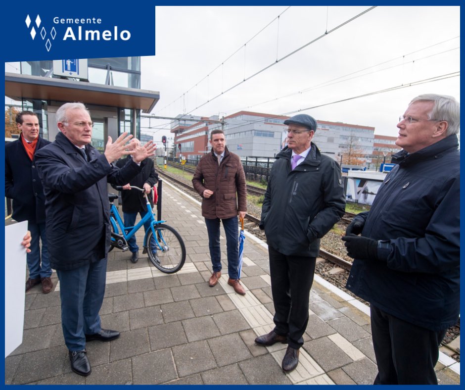 Het college van GS van <a href="/ProvOverijssel/">Provincie Overijssel</a> vergaderde vandaag in Almelo. Aansluitend verkenden ze de spoorzone. Dit gebied ondergaat komende jaren een metamorfose. Almelo wil hier met ontwikkelaars, provincie en partners 1.000 woningen realiseren naast andere aantrekkelijke functies.