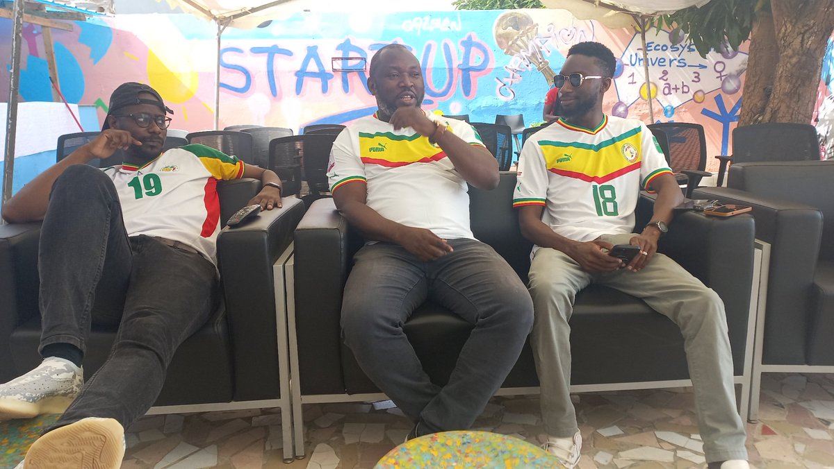 Nous l'avons fait, j'ai attendu d'avoir 45 ans pour toujours pleurer dans les bons moments du Sénégal #AllonsRek #Senegal  #FIFAWorldCupQatar2022 #EQUSEN