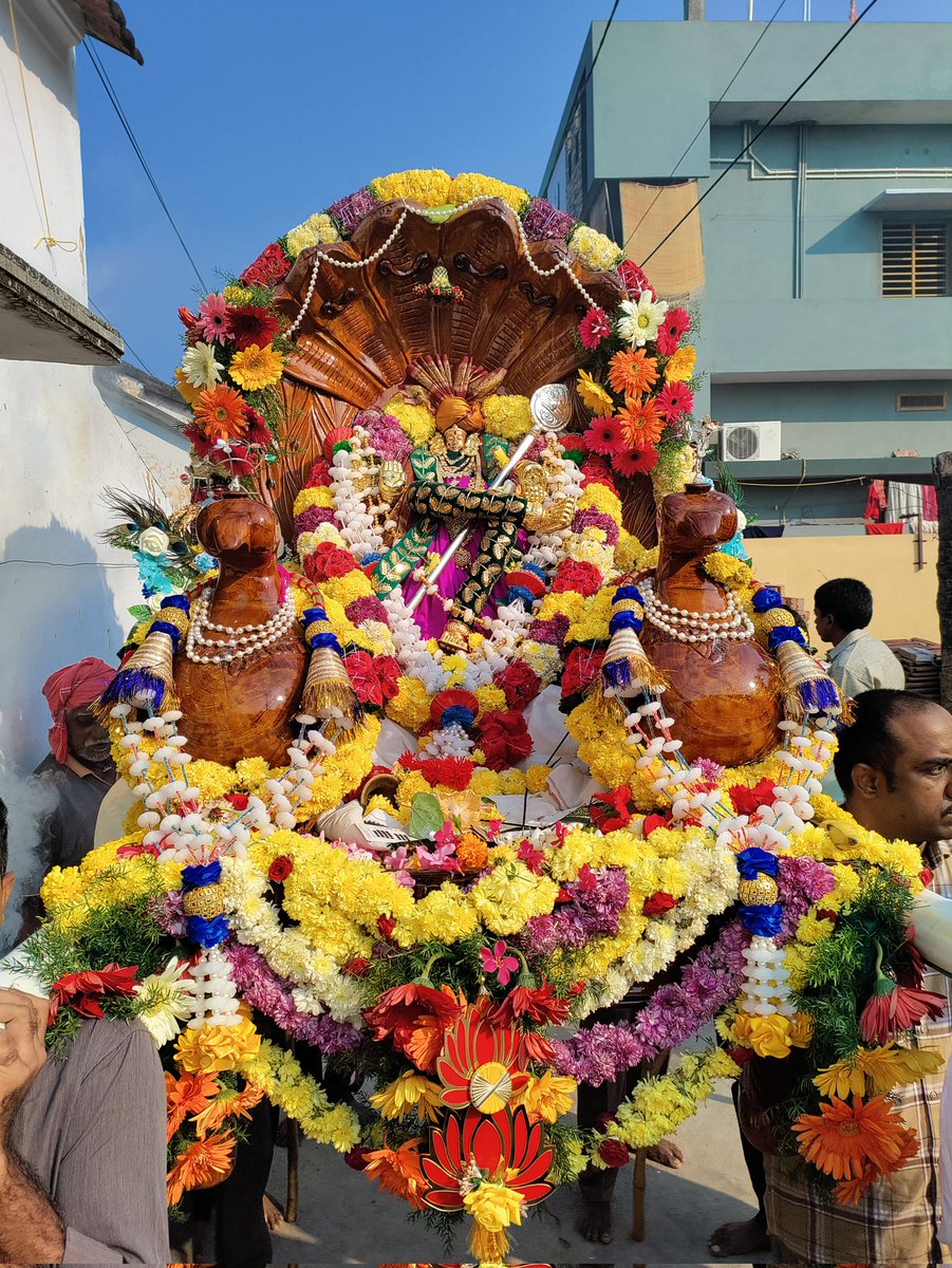 SudeepSayz's tweet photo. Today's Subramanyeswara Swamy Shashti Decoration...in my hometown #Bikkavolu.
#HappySubramanyeswaraSwamyShashti2022
#SubramanyeswaraSwamy https://t.co/3vDZpMUaYG