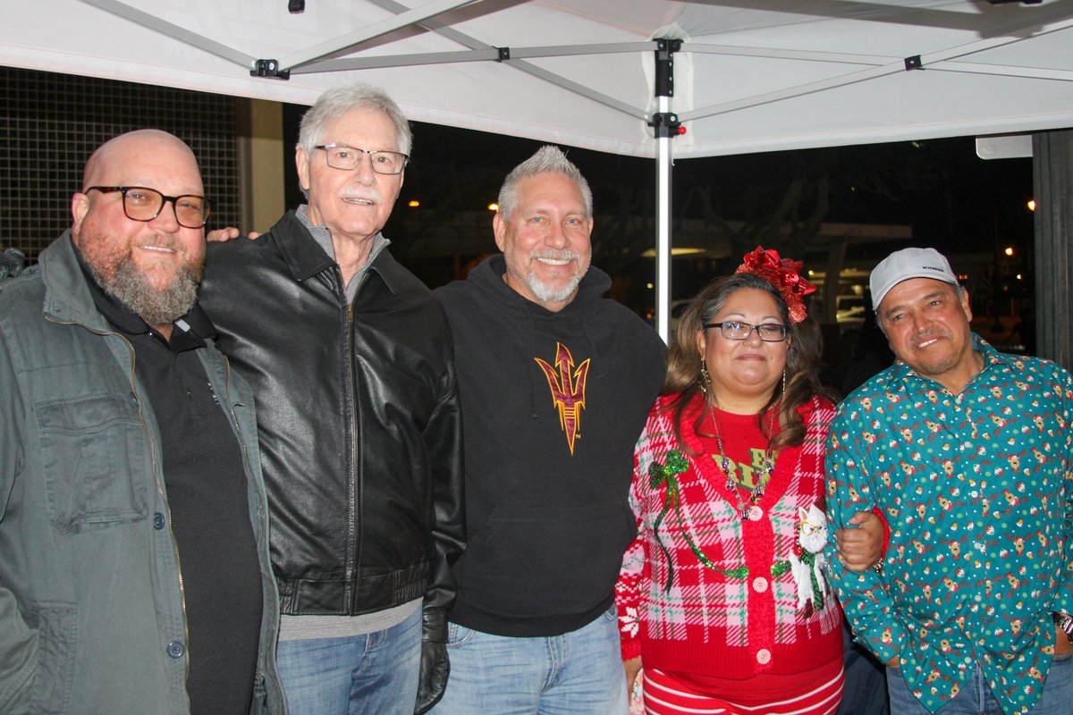 FelixConCo's tweet photo. Our team kicked off the holiday season at the Gilbert Town Hall Water Tower Lighting and Holiday Concert. We had a blast!

#Felix #FelixDuctile https://t.co/CuZWjAvqyU