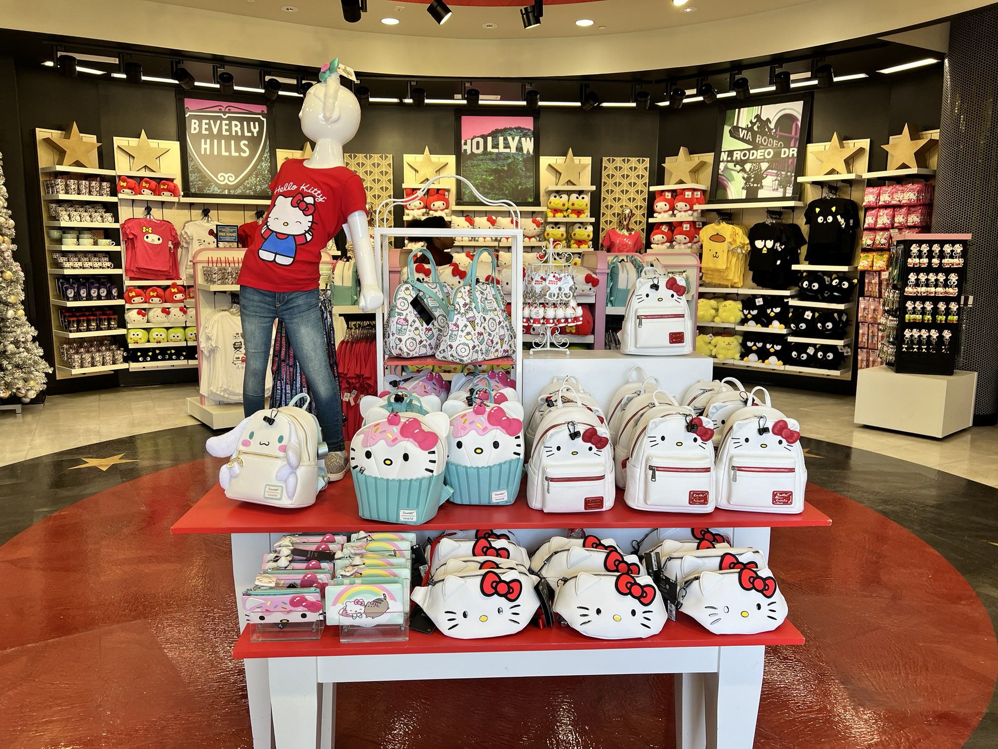 Hello Kitty Shop Now Open at Universal Orlando