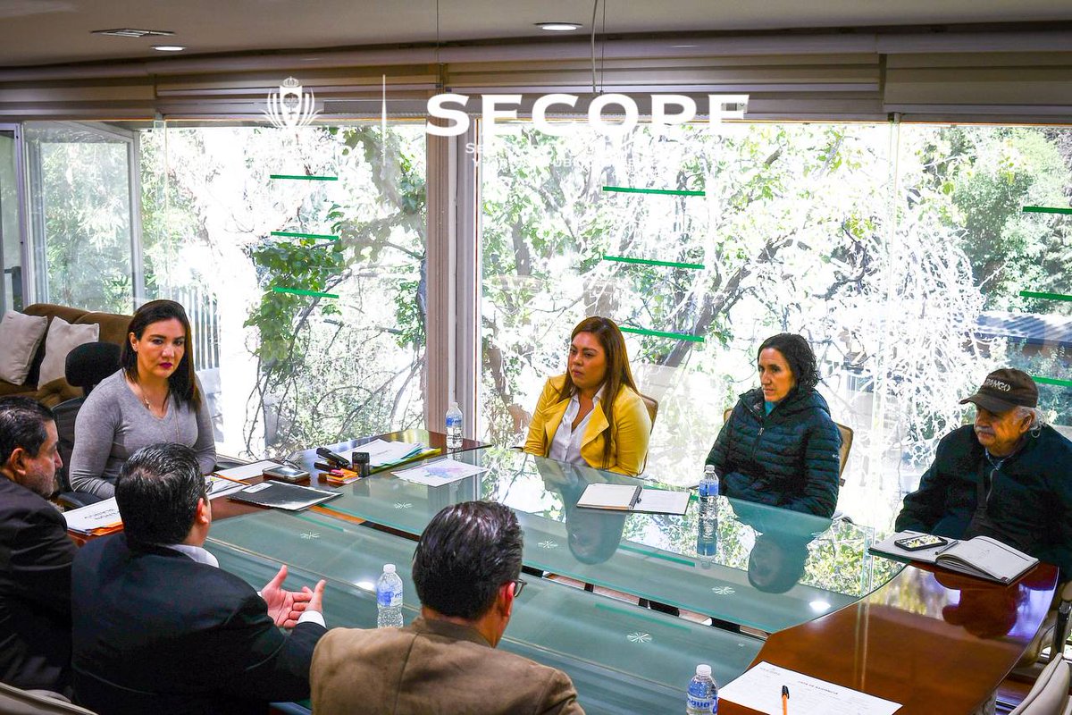 SecopeDurango's tweet photo. Nuestra titular Arq. Ana Rosa Hernández se reunió con integrantes del “Clustur #Durango”, encabezados por su presidente Fernando Durán, para analizar áreas de oportunidad y coadyuvar en el fortalecimiento de la infraestructura turística, como ha indicado el Gobernador @EVillegasV https://t.co/LlUeLVjRRz