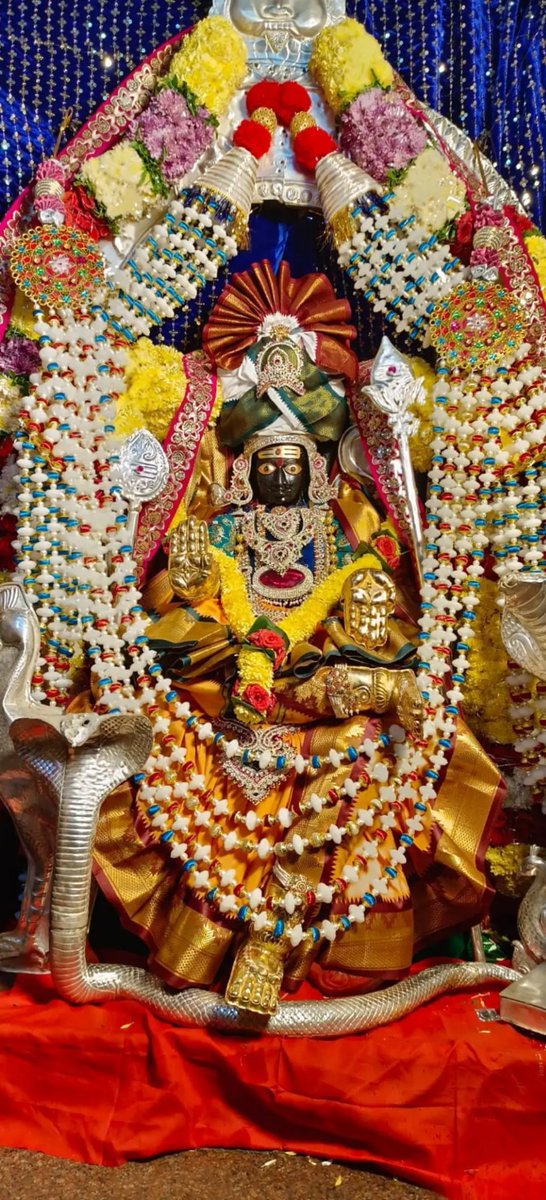 SudeepSayz's tweet photo. @Chinmayi Today's Subramanyeswara Swamy Shashti Decoration...in my hometown #Bikkavolu.
#HappySubramanyeswaraSwamyShashti2022
#SubramanyeswaraSwamy https://t.co/3L8nwHlw83