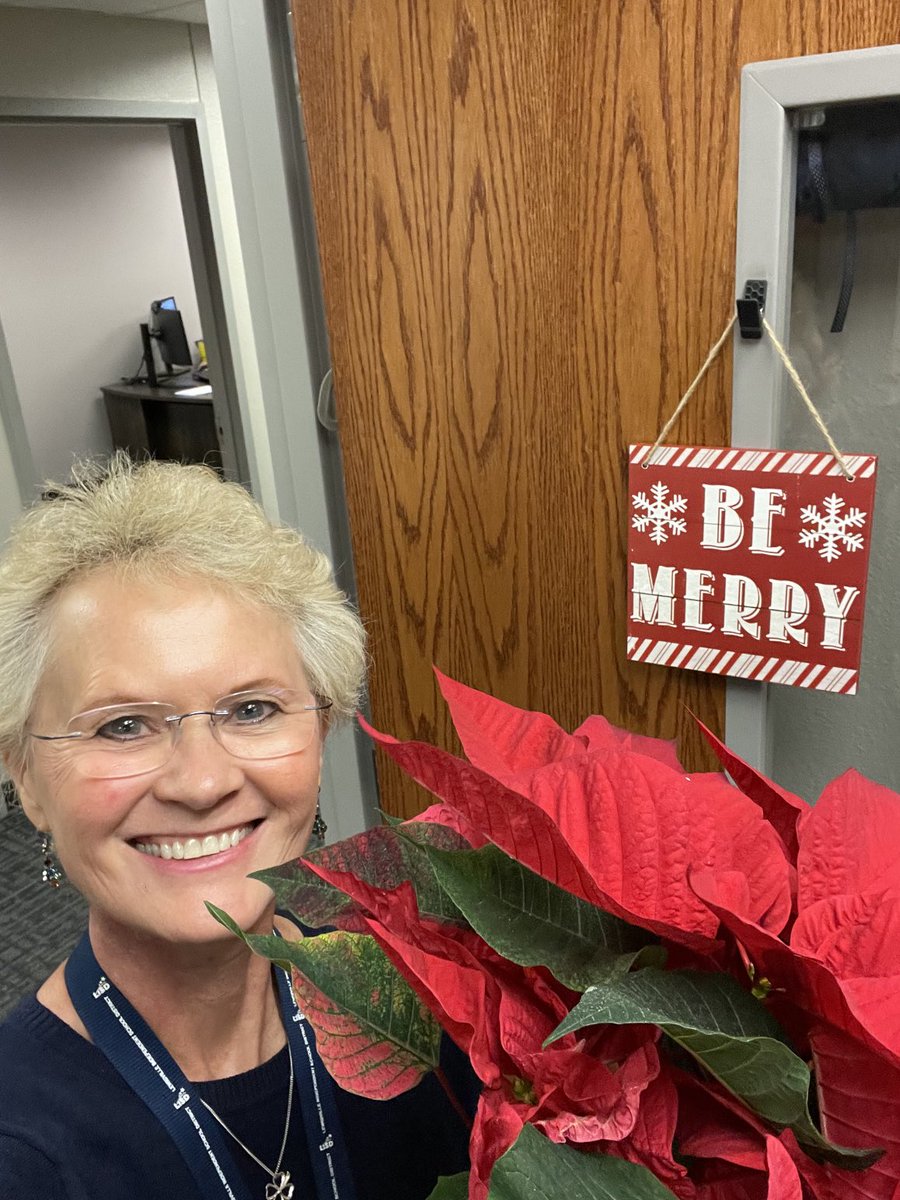 It’s the most wonderful time of the year! Thank you ⁦@LeslyeMitchell⁩ and ⁦@VDiglia⁩ for the special delivery 🎄#OneLISD