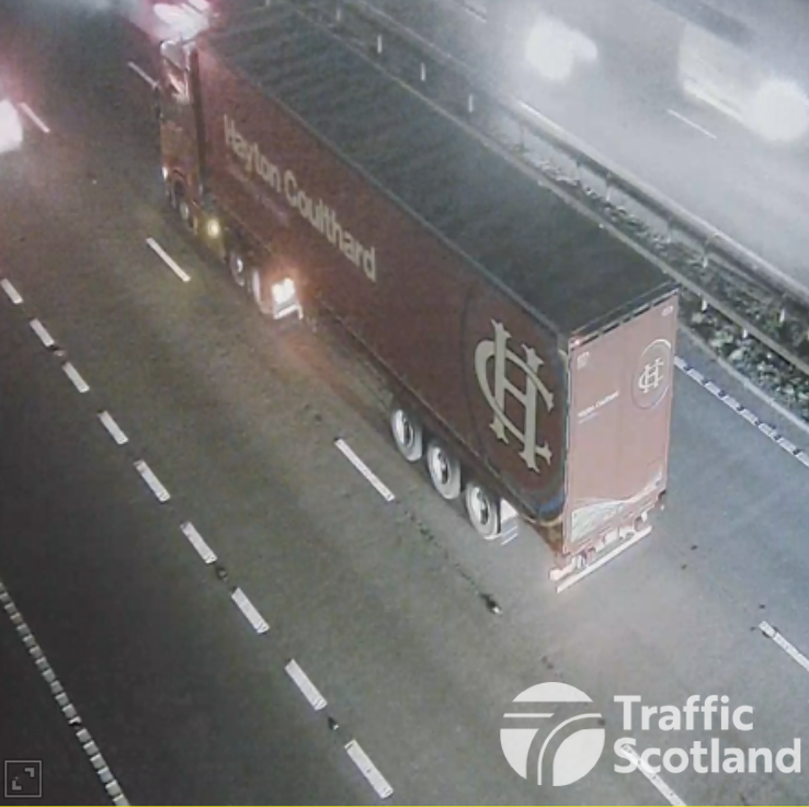 trafficscotland's tweet photo. NEW❗ ⌚17:22

#M74  

Lane 2 blocked Southbound at Junction 4 due to a broken down HGV⚠️ 

Traffic slowing on the approach 

@SWTrunkRoads https://t.co/EPPZE9SiQ2