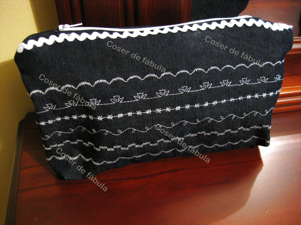 CDefabula's tweet photo. Neceser de tela vaquera con bordados.

#neceser #bordado #hechoamano #handmade #costura #coser #moda #complementos #creatividad #creacionescostura #regalosartesanales #artesanía #artesanal https://t.co/A4nA43htDq