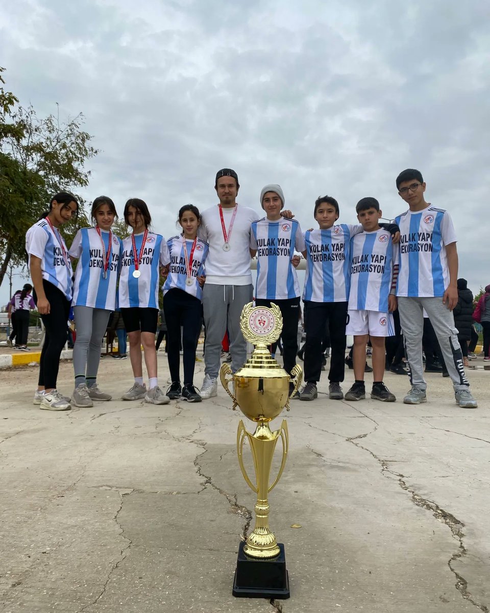 Okulumuz 2022-2023 Eğt.-Öğrt.Yılı
Okul Spor Faal.Kros Spor Dalı kapsamında Şanlıurfa İl 2'ncisi olmuştur.Beden Eğt.öğretmenimiz Doğukan Sun'u ve başarılı öğrencilerimizi tebrik ediyoruz.
<a href="/UrfaValiligi/">T.C. ŞANLIURFA VALİLİĞİ</a>
<a href="/sanliurfammem63/">Şanlıurfa İl Milli Eğitim Müdürlüğü</a> 
<a href="/KarakopruM/">Karaköprü MEM</a>
<a href="/Mustafa68737381/">Mustafa Yetiş</a>
<a href="/rcoban1990/">Ramazan ÇOBAN</a>
<a href="/mahir_coskun27/">mahir coşkun</a>