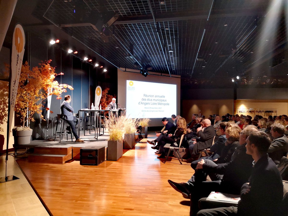 Se former pour prendre conscience, s'adapter, transformer nos pratiques et nos politiques publiques pour être à la hauteur de l'enjeu climatique ; ce défi du siècle qui nous impose d'être résilient et innovant : telle est l'ambition de ce RDV @AngersAgglo #GIEC PDL <a href="/ademe/">ADEME</a>