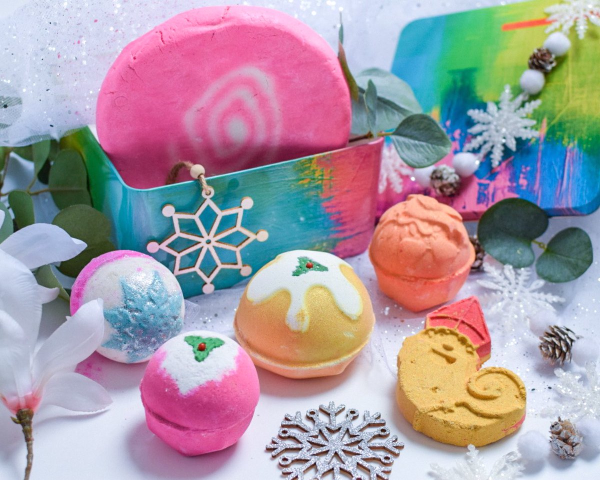 glitterybaths's tweet photo. Some photos of my latest @LushNederland haul ❄️🧚🏻♀️💕
#LushCommunity #LushChristmas @LushLtd https://t.co/sz4ITVXW0A