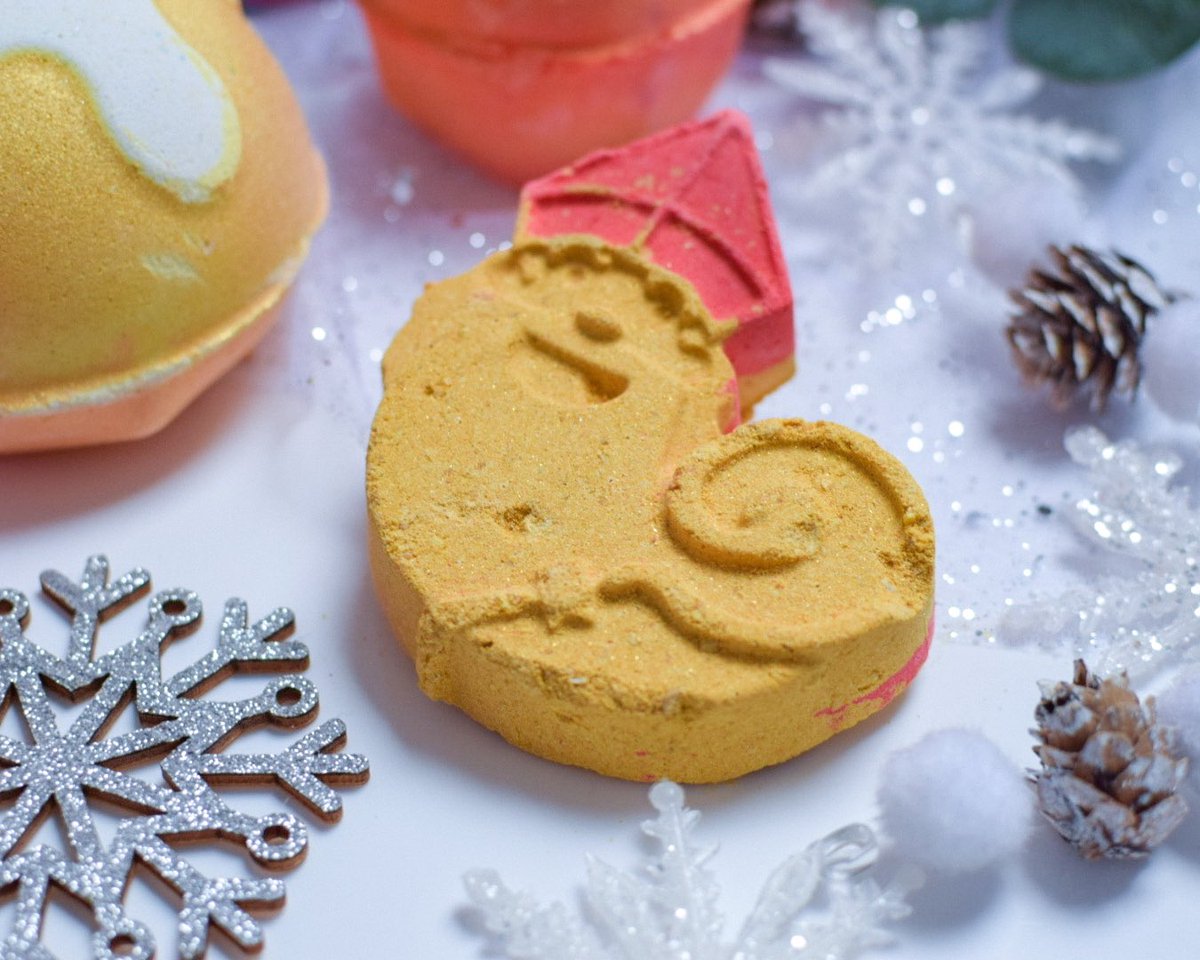 glitterybaths's tweet photo. Some photos of my latest @LushNederland haul ❄️🧚🏻♀️💕
#LushCommunity #LushChristmas @LushLtd https://t.co/sz4ITVXW0A