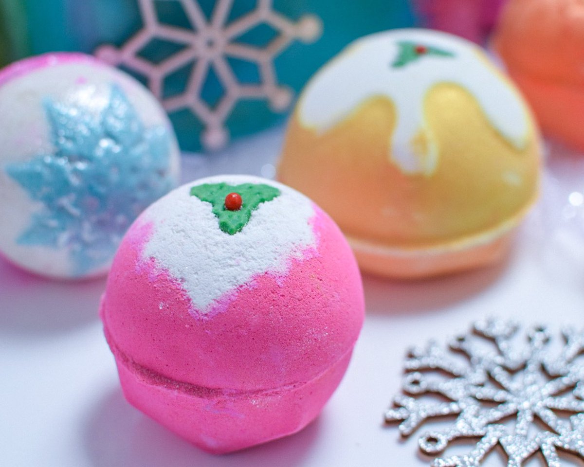 glitterybaths's tweet photo. Some photos of my latest @LushNederland haul ❄️🧚🏻♀️💕
#LushCommunity #LushChristmas @LushLtd https://t.co/sz4ITVXW0A