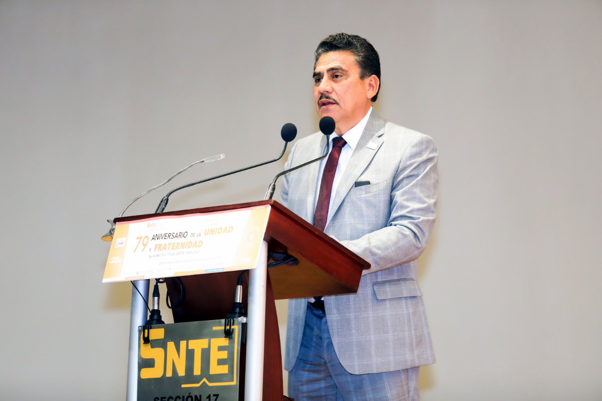 🔴 Conmemora #SNTE 📚 79 años de fraternidad de la #Sección17 #ValleDeToluca 🔴 Llama el dirigente nacional Mtro. Alfonso Cepeda Salas a la unidad 👉es la fortaleza que ha permitido ganar y mantener derechos, y basificar a 755 mil agremiados 👩‍🏫

NOTA 👉 bit.ly/3EQm7lS