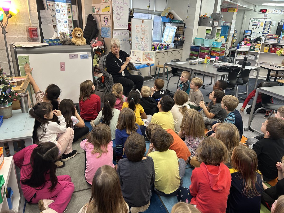 Mrs. Brown came to town and read to our 1st graders!! ⁦<a href="/KurtzElementary/">Paws the Cougar</a>⁩