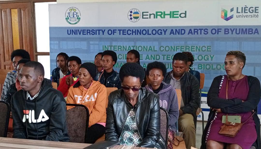Ministry of National Unity and Civic Engagement (@unity_memoryrw) on Twitter photo Uyu munsi, Umuyobozi w'Ishami ry'Ubudaheranwa muri MINUBUMWE, <a href="/JUwacu/">Julienne Uwacu</a>, yasuye <a href="/UTAB_BYUMBA/">UTAB_BYUMBA</a> aganira n'abayobozi bayo n'abanyeshuri bahiga bishyurirwa na MINUBUMWE. Abanyeshuri bamugaragarije ibibazo bafite, nawe abiha umurongo afatanyije n'Ubuyobozi. Uyu munsi, Umuyobozi w'Ishami ry'Ubudaheranwa muri MINUBUMWE, <a href="/JUwacu/">Julienne Uwacu</a>, yasuye <a href="/UTAB_BYUMBA/">UTAB_BYUMBA</a> aganira n'abayobozi bayo n'abanyeshuri bahiga bishyurirwa na MINUBUMWE. Abanyeshuri bamugaragarije ibibazo bafite, nawe abiha umurongo afatanyije n'Ubuyobozi.