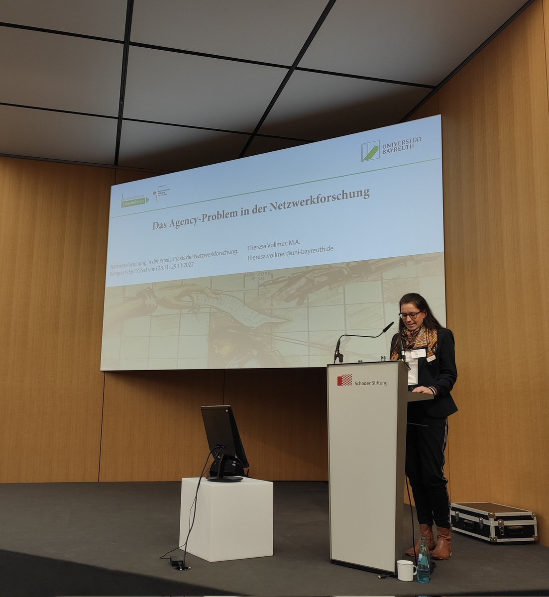 Können Dinge handeln? Überlegungen zum Agency-Konzept in der Netzwerkforschung. * My talk today was on problematising the concept of agency in network reseach. Thank you <a href="/schaderstiftung/">Schader-Stiftung</a> and #dgnet !
