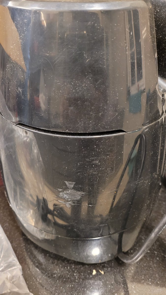 vikasism's tweet photo. #SHOCKED to see how a brand like @boschindia can dupe customers selling used, broken and old dirty machines as new! @Flipkart 
Is this not daylight #cheating and #fraud @flipkartsupport ? @BoschHomeIn https://t.co/x7QOz0gv2G