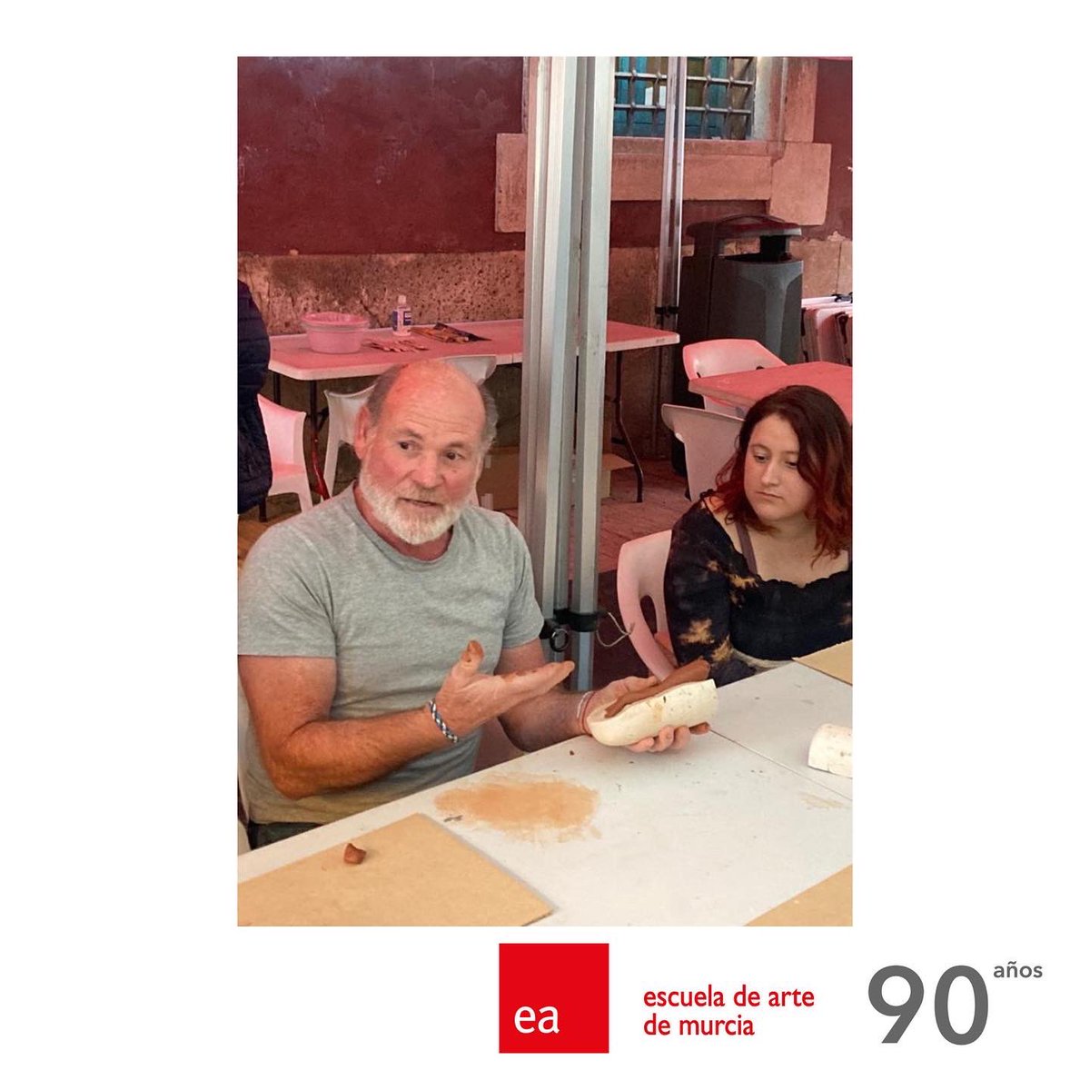 Taller de Belenes con Juan Manuel Griñán y los alumnos del CFGS de Escultura de la <a href="/ea_murcia/">Escuela Arte Murcia</a> en la Plaza de Belluga de Murcia😊Hasta el 1 de diciembre😊¡os esperamos!