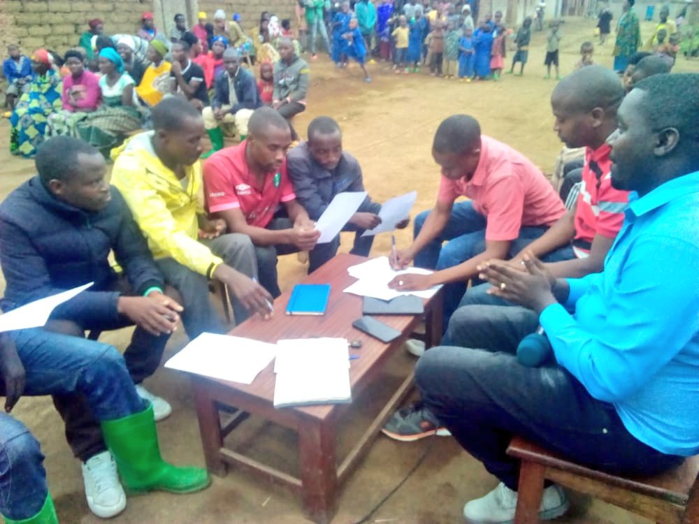 CyanzarweSector's tweet photo. Nyuma y'Inteko z'abaturage kandi mu Tugari tugize Umurenge wa Cyanzarwe hasinywe #Imihigo hagati y'Abakuru b'Imidgugudu na ba #Mutwarasibo mu rwego rwo kurushaho kuyegereza abaturahe. @RwandaLocalGov https://t.co/BoZigGRzMa