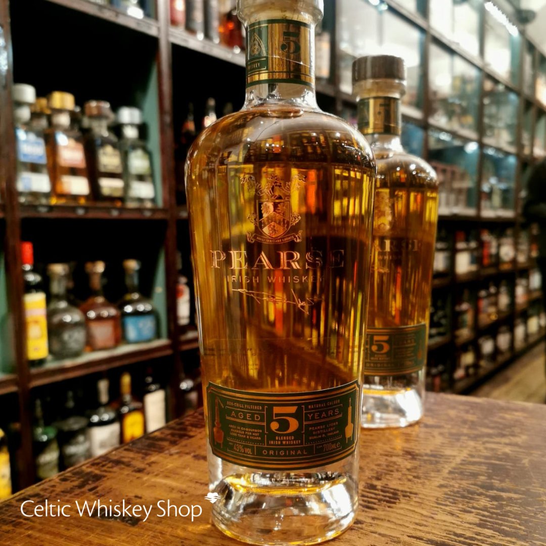 Looking for a Kris Kindle present under €50? Look no further than the delicious Pearse 'The Original' Blend 🥃 

Aged in Bourbon barrels and made from a blend of grain &amp; malt whiskey.  Well balanced and finishes with a crisp smooth spice.

bit.ly/3GVcC7D