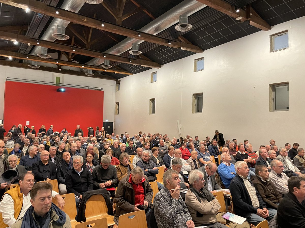 SYDERhone's tweet photo. 🔴Lancement de la réunion exceptionnelle du @SYDERhone à la commune de Anse. Au programme :🔸Concession électricité 📑⚡️🔸Crise énergétique 📉⚡️
👉 A suivre le 6️⃣ #comitesyndical de 2️⃣0️⃣2️⃣2️⃣ pour délibérer sur les candidats retenus de l’AMI Puissance #photovoltaïque ☀️⚡️ https://t.co/btd8r7aJpO