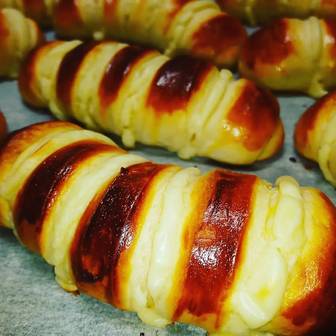 IESAtenea's tweet photo. En las cocinas de #FPHostelería no se para de crear. Hoy se han horneado estas deliciosas elaboraciones realizadas por el alumnado de #CEPBA y #2DICO. Trabajo en equipo para un resultado espectacular.
Croissant Ferrero-Nutella, Dulce de leche-crema de queso, Té matcha y pistachos https://t.co/zVONU7Z6hY