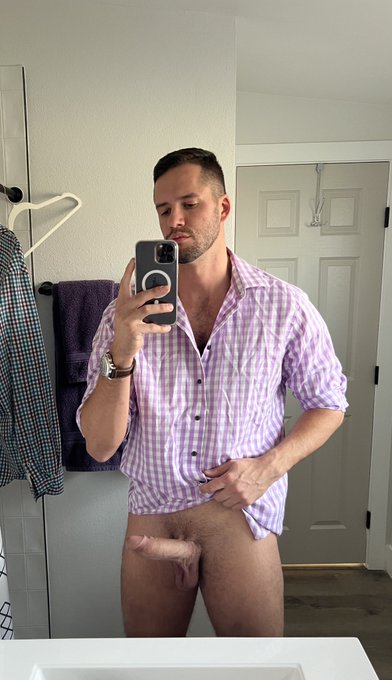 Does this shirt make my dick look fat? https://t.co/AOTT1qdBU1