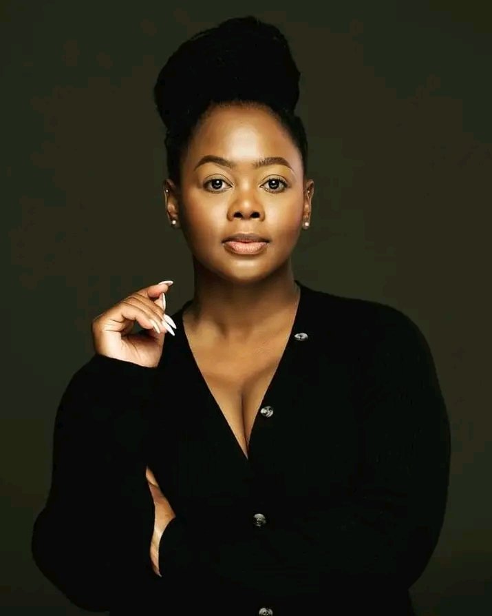 OnlyNaledi's tweet photo. My Queen 😂😂 #TeamMbali #etvscandal https://t.co/hfXWP8K547