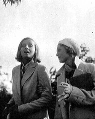 Garbo_Archive's tweet photo. Garbo, Salka Viertel and friends California, 1930s. https://t.co/nzqy1CuIYC