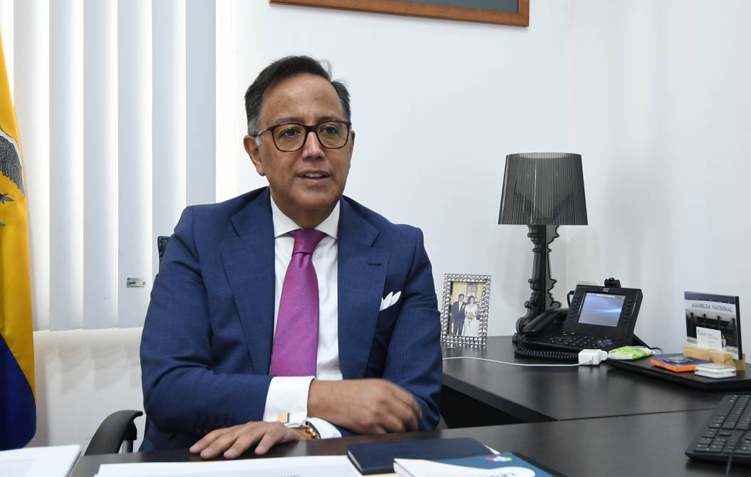 eluniversocom's tweet photo. Tribunal Contencioso Electoral sanciona a Diego Ordóñez a pagar una multa por $ 8.400 por ‘tuit’ en contra de Mónica Palacios ► https://t.co/P1ZnScY5gY https://t.co/9uhJ2svuVK