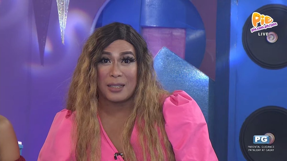 jmcarcoochie's tweet image. LEGIT ANG MAGPUYAT DAHIL HOLIDAY BUKAS (SA IBA)! TGPNL as in Thank God for #PIENightLong! #MakimariTrizSaPNL na ulit with Lady in Red @Karen_Bordador, the Guy in White #AaronManiego (Pa-Mine ng PIE Cap. Chos!) at ang super pretty sa PINK dress na si @prettytrizsa_