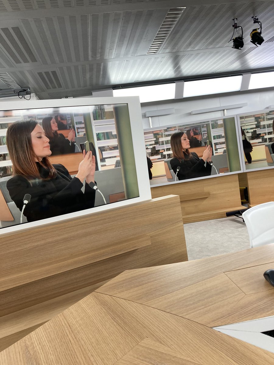 FloreMarechal's tweet image. Mise en abîme. #franceinfo #filinfo