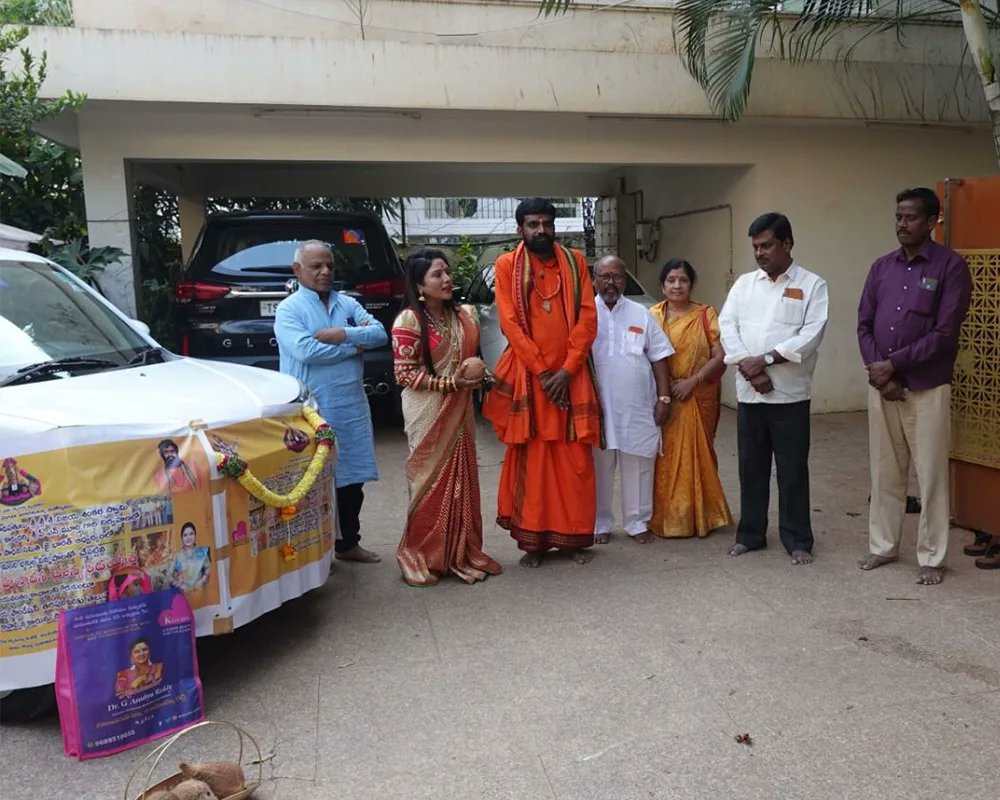 DrAnuhyaReddy1's tweet photo. https://t.co/P9HbvN0s9E
#DrAnhuyaReddy #kovidasahrudayafoundation #kovidafoundation #Kovida #KalaBandhu #Annamayya #AnnamayyaKalakshetram #Tirumala #AnnamayyaTempleIssue #TTDDevasthanam #Service #VijayaShankarSwamy https://t.co/LyDdBYHcyf