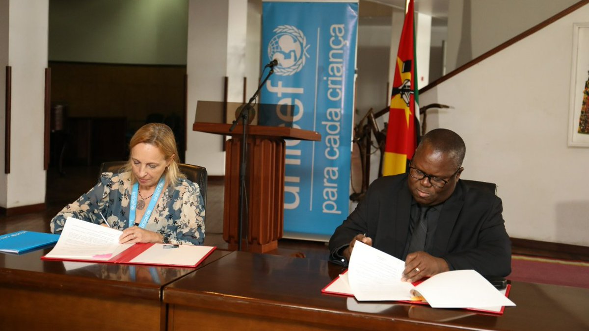 Hoje, a Assembleia da República @parlamentomoz e o UNICEF assinaram um Memorando de Entendimento que visa contribuir para o fortalecimento e aprofundamento dos conhecimentos dos deputados em matéria dos Direitos da Criança.