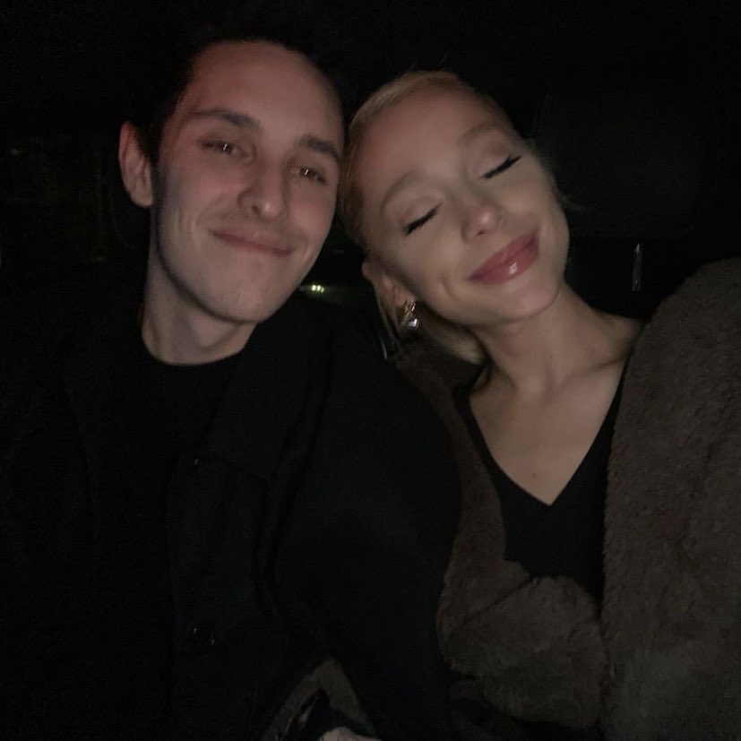 AGrandeSP's tweet photo. Nueva foto de Ariana Grande y su marido, Dalton Gomez, a través de Instagram: https://t.co/tWsLtCSvz5